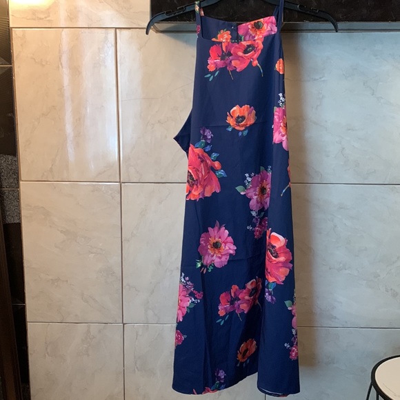 Floral halter dress - Picture 2 of 9